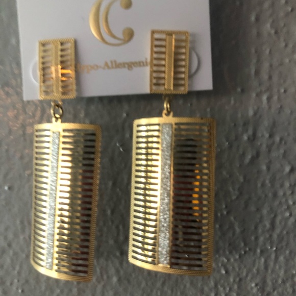 New Fashionable Earrings - Picture 4 of 5